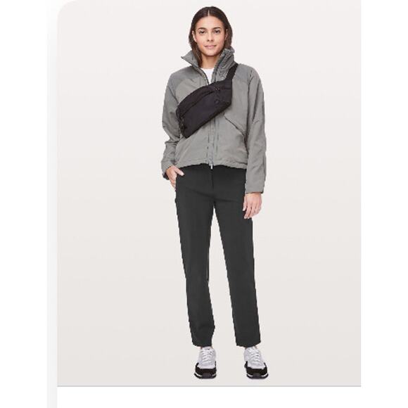 Lululemon on the move pant lightweight 28 inch size 10

￼ - Picture 1 of 6